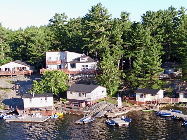 Moon Basin Marina & Cottages