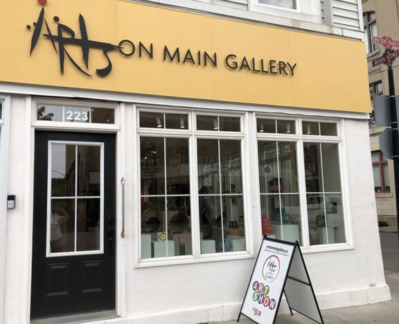 Arts-on-Main-Gallery-storefront-1
