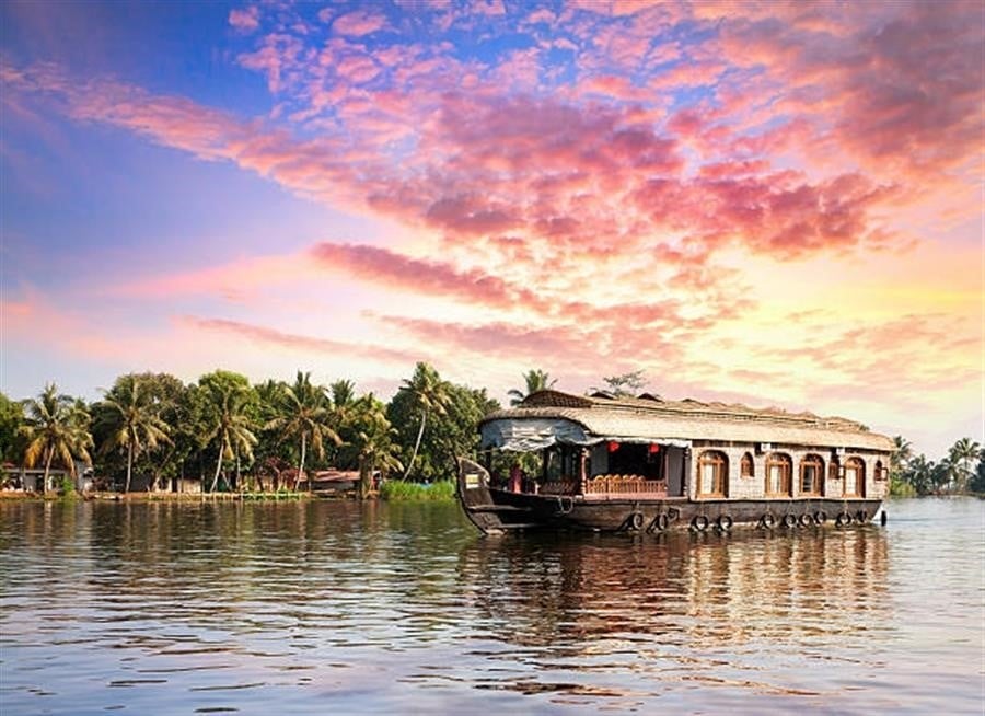 Rideau Heritage Route Houseboat Cruise
