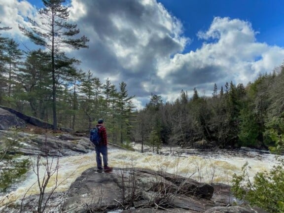 algonquin-park-south-gate-01-696×522-1