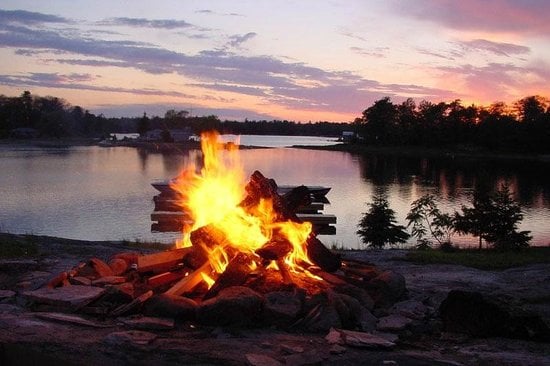 Hall’s Cottages, Campsites & Marina