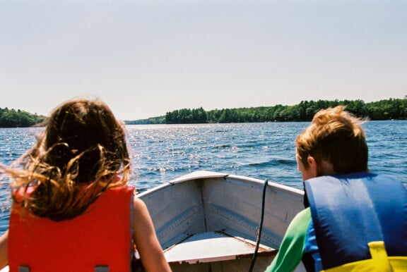 kids_boat_about