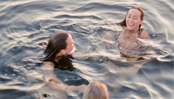 women_swim-Home_02